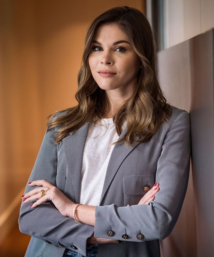 The Glossier Story: How Emily Weiss Turned a Blog into a Billion Dollar Brand and What Entrepreneurs Can Learn